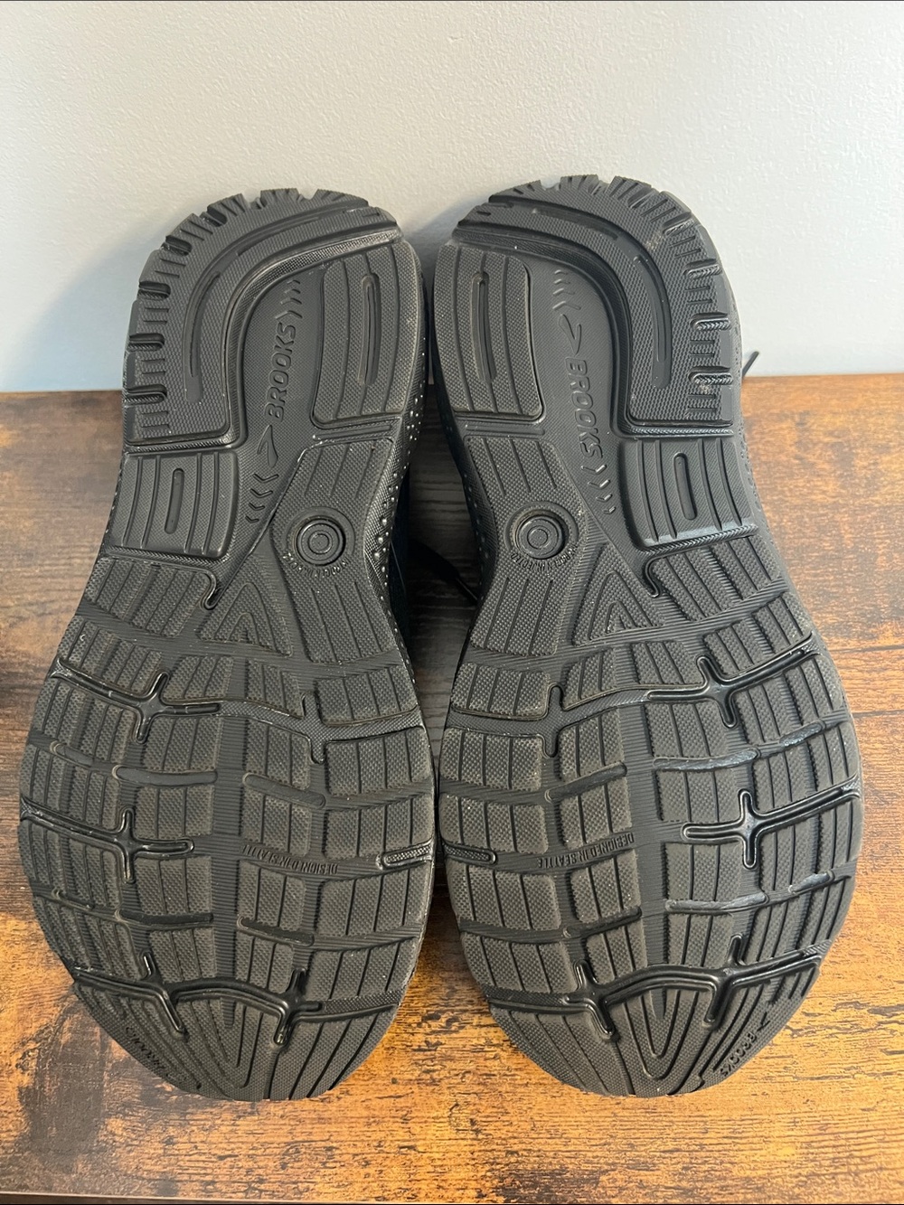 Brooks Black Ghost 16 Running Sneakers Size 10 Womens - excellent condition! - Picture 5 of 8